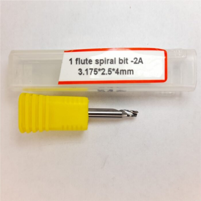 SKU 590, 3.175*2.5*4*38.5mm calidad 2A. Fresa espiral de 1 labio para corte de acrílico, PVC y plásticos (One spiral flute bits for acrylic). SHK=3.175, CED=2.5, OVL=38.5, CEL=4. (SHK: Diámetro del vástago o mango de sujeción, CED: ancho de la punta, OVL: largo total de la fresa y CEL: largo de la zona de filo. todo en mm). La calidad 3A dura más que la calidad 2A. Se recomienda en CNCs de spindle de alta velocidad SETEABLE. Buen acabado superficial. Al ser de 1 filo puede quebrarse con mayor facilidad por ello se recomienda usar fresas con punta gruesa y largo de filo corto.